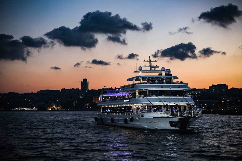 14 Subat Sevgililer Günü Tekne Turu
